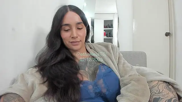 PetiteAlejaTs live sex cam