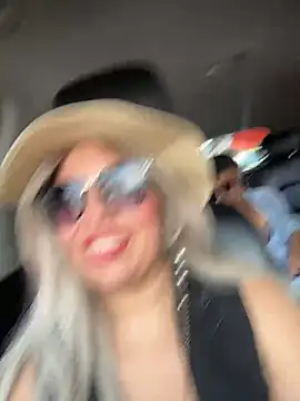 IsaSantoDomingo's cam snapshot