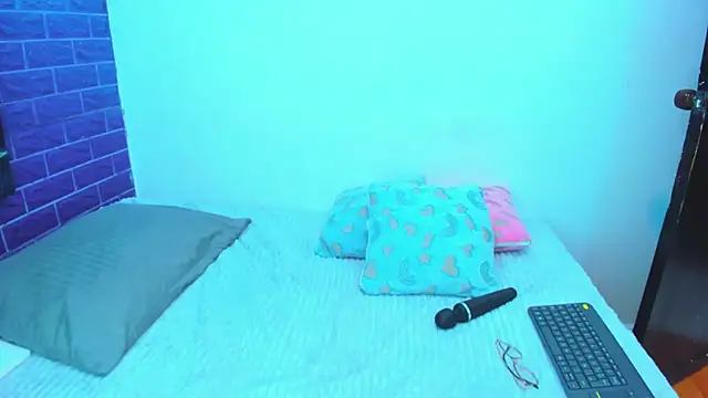 Cora_222's cam snapshot