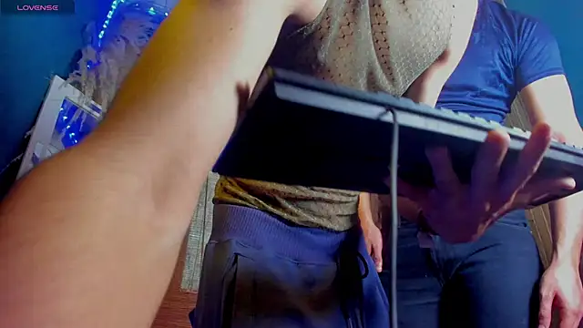 Leo_Glow's cam snapshot