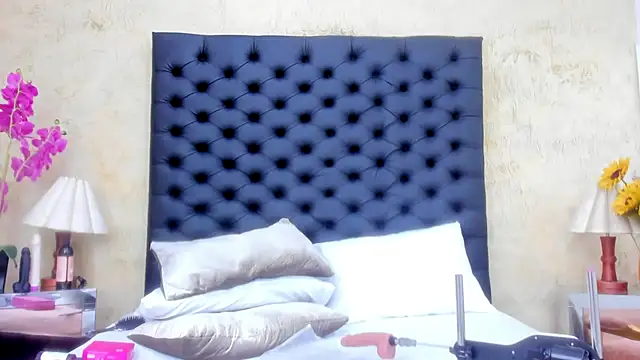 NahomiWhitel live sex cam