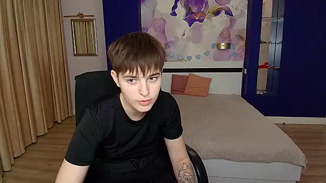 EmiliaYours live sex cam