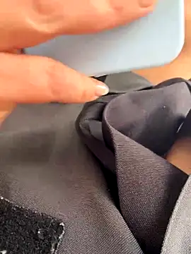 Alysson-- live sex cam