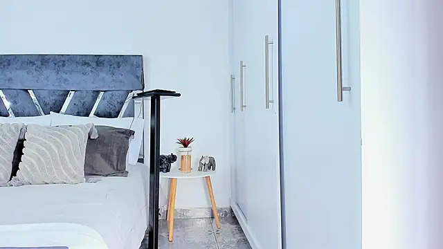 Zack_Froone live sex cam