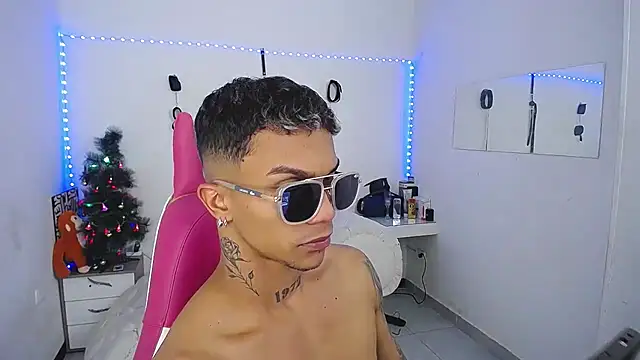 Leonard_Price live sex cam