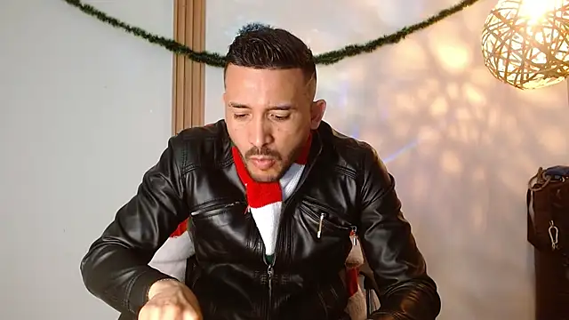 Reiko_85_ live sex cam