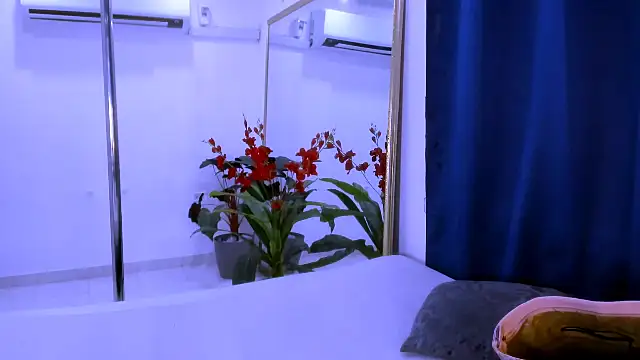 nahomy_ryans live sex cam