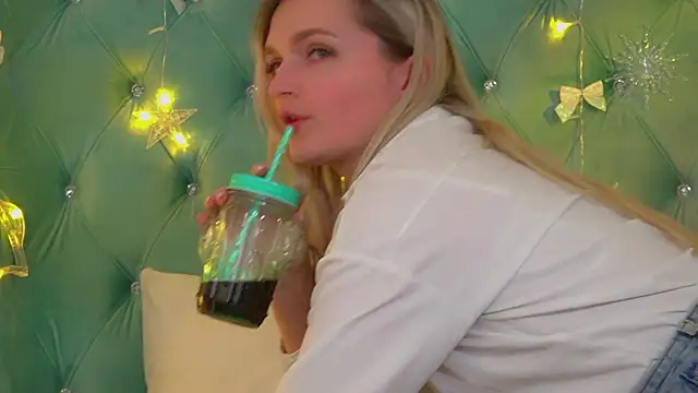 AnnyRaii's cam snapshot