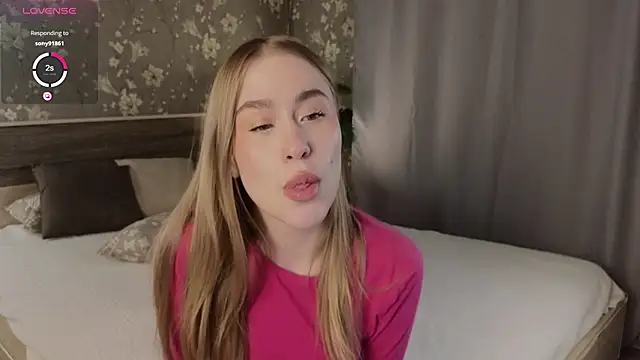 Lolly_Kittyy's cam snapshot