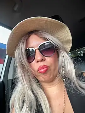 IsaSantoDomingo's cam snapshot