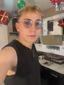 Naughty__Chriss's cam snapshot