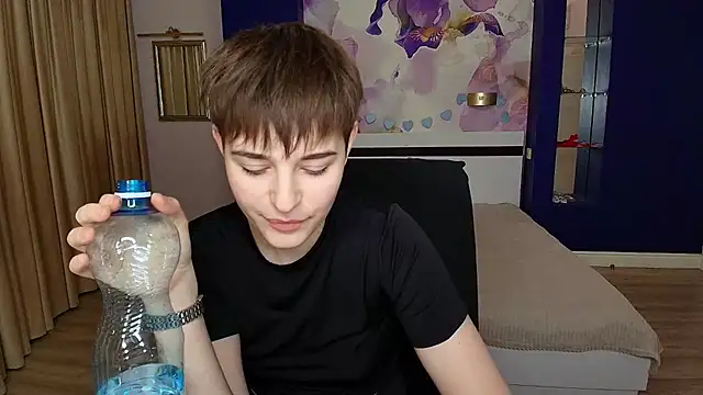 EmiliaYours live sex cam