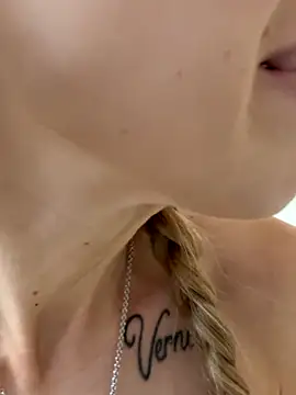 kira_mia live sex cam