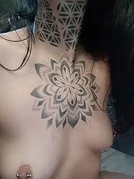 Porcellina181 live sex cam