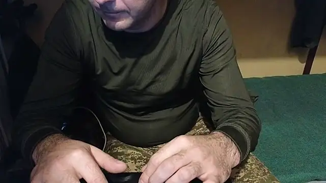 vladyslav18_'s cam snapshot