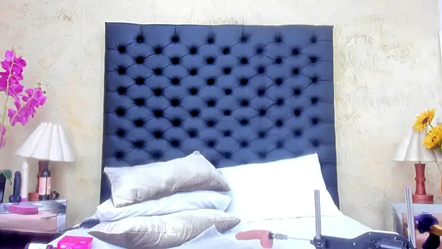 NahomiWhitel live sex cam