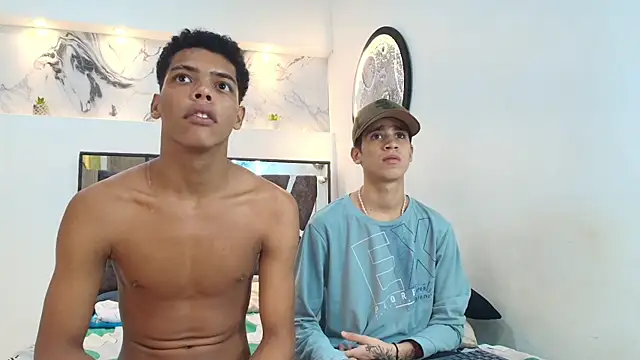 WHITHET_BOYS live sex cam