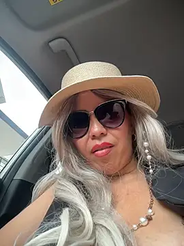 IsaSantoDomingo live sex cam