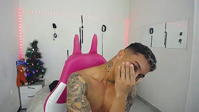 Leonard_Price live sex cam