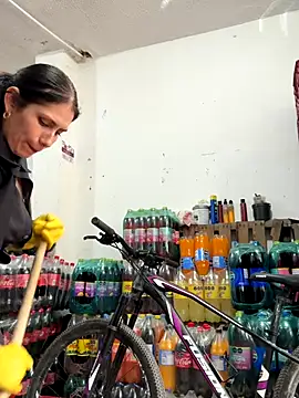 Alysson-- live sex cam