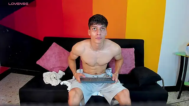 AlessioVitale live sex cam