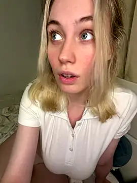 HoneyRay live sex cam