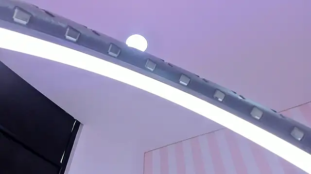 emma_collins_18's cam snapshot