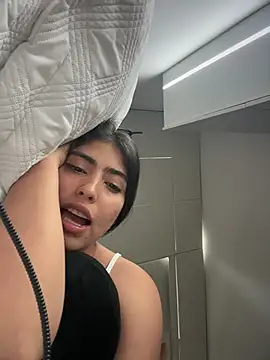 Gaby_zahir_'s cam snapshot