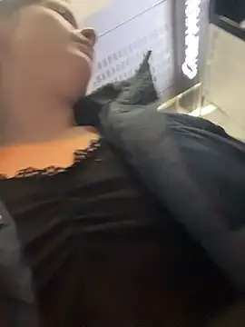 KittyQueeny live sex cam