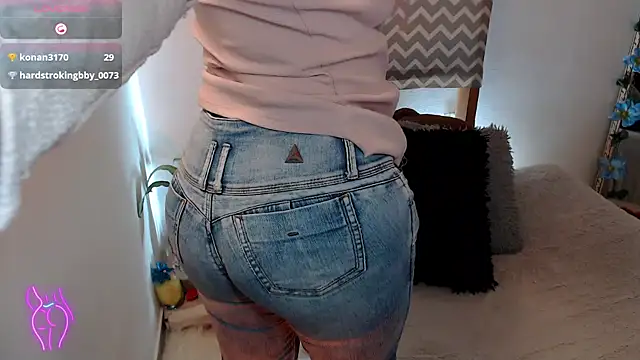 kiara_bermont's cam snapshot