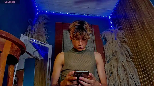 Leo_Glow's cam snapshot