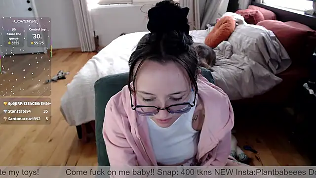 Plantbabeee's cam snapshot