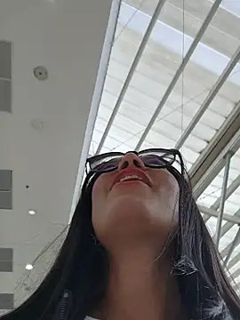 Pretty_roxxyy live sex cam