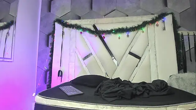 NicollAndJulian's cam snapshot