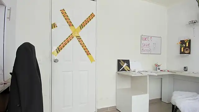 clumsiness_office69's cam snapshot