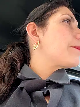 Alysson-- live sex cam