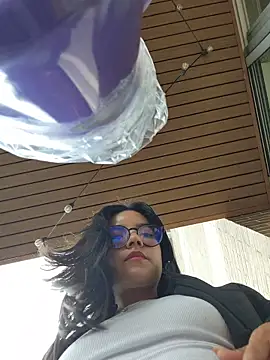 Pretty_roxxyy live sex cam