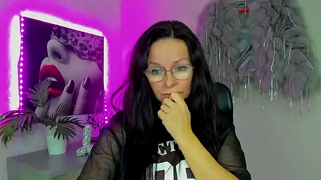 HelenLuxx live sex cam