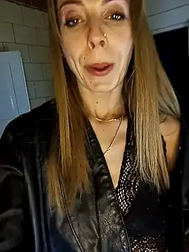 Privet-Introvert515 live sex cam