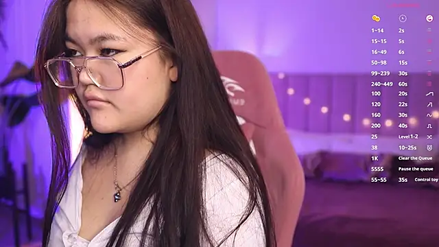 VeneraMai live sex cam