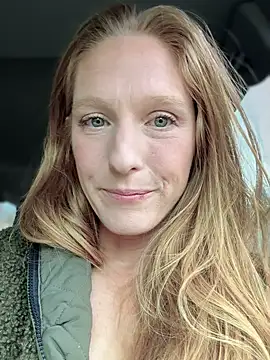 GoldenFlameGoddess live sex cam