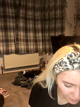 Blondie_Sofia_Essexbabe live sex cam