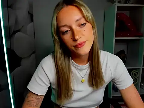 EvelynBlond's cam snapshot