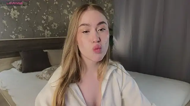 Lolly_Kittyy's cam snapshot