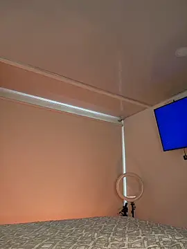 Lucy_Marin's cam snapshot