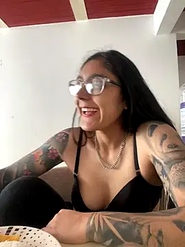 PamelaFtMia's cam snapshot