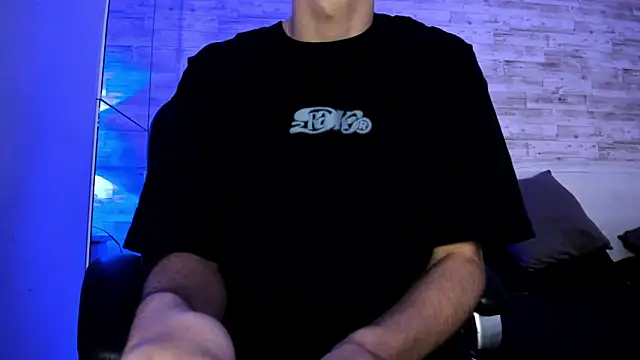 Emir_Ozan_'s cam snapshot