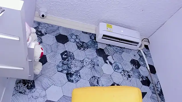 AmberRoses_'s cam snapshot