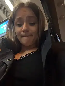 KittyQueeny live sex cam