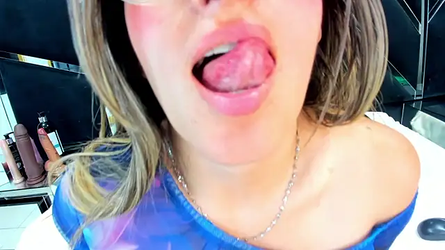 GiaRoussel's cam snapshot